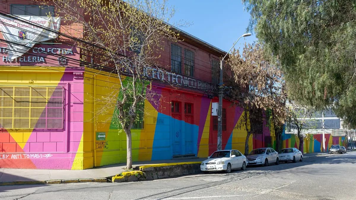 Acceso inmediato a la educación superior baja a 50,4%: por primera vez los liceos técnicos superan a los científico-humanistas